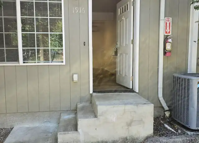 Property at 1916 SE Douglas Ave, Roseburg, OR, 97470, 3 beds, 1.5 baths, [object Object]