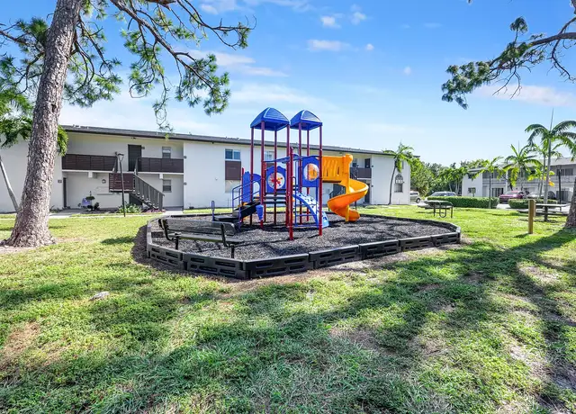 Photo of 4637 Deleon St, Fort Myers, FL 33907