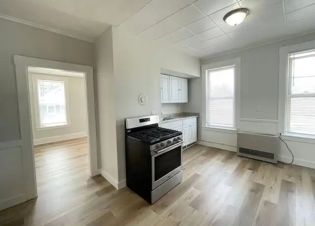 Property at 57 Cleveland St Unit 3L, Manchester, NH, 03102, 2 beds, 1 bath, [object Object]