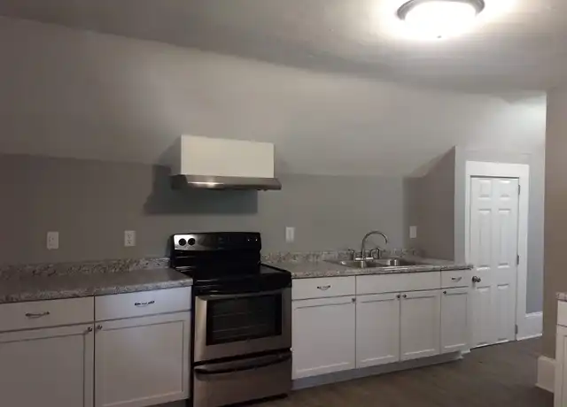 Property at 37 E Columbia St, Chippewa Falls, WI, 54729, 1 bed, 1 bath, [object Object]