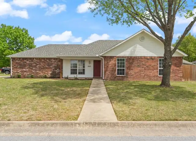 Property at 1662 S Tally Ho Dr, Fayetteville, AR, 72701, 3 beds, 2 baths, [object Object]