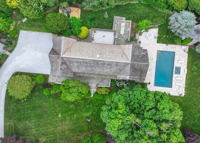 Photo of 2 Bluewater Hl S, Westport, CT 06880