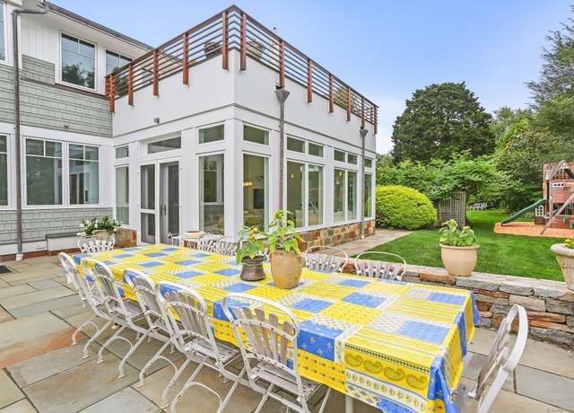 Photo of 2 Bluewater Hl S, Westport, CT 06880