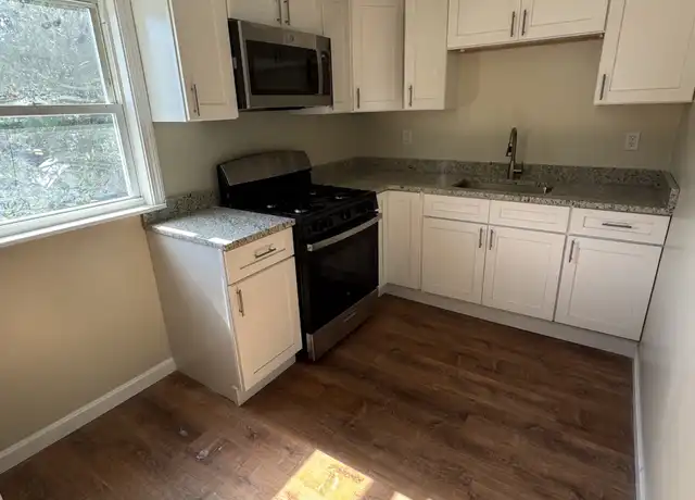 Property at 33 Tower St Unit 1, Fall River, MA, 02724, 4 beds, 1 bath, [object Object]