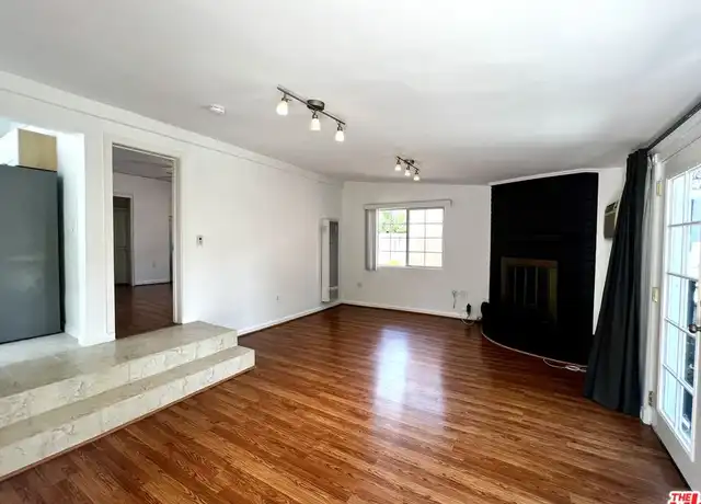 Property at 364 N San Vicente Blvd Unit B, West Hollywood, CA, 90048, 1 bed, 1 bath, [object Object]