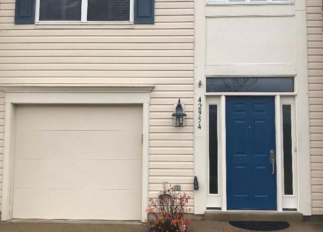 Photo of 42954 Beachall St, Chantilly, VA 20152