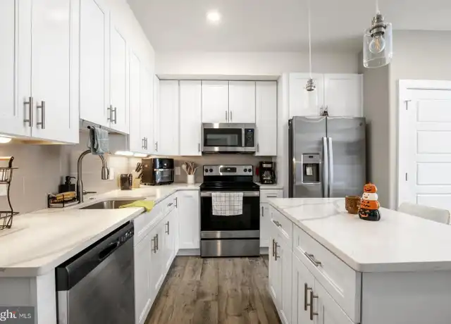 Property at 2209 N Broad St Unit 402, Philadelphia, PA, 19132, 1 bed, 1 bath, [object Object]