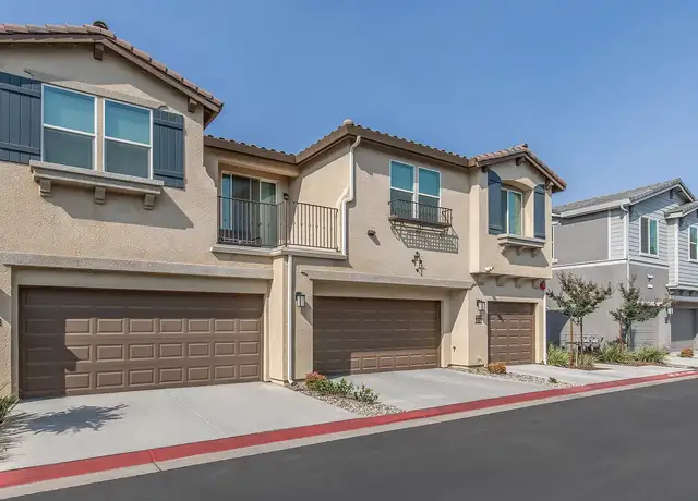 Photo of 310 N Amedeo Ln, Clovis, CA 93611