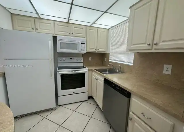 Property at 1638 Embassy Dr #307, West Palm Beach, FL, 33401, 1 bed, 1 bath, [object Object]