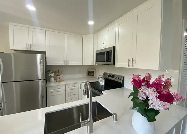Photo of 14850 Oka Rd, Los Gatos, CA 95032