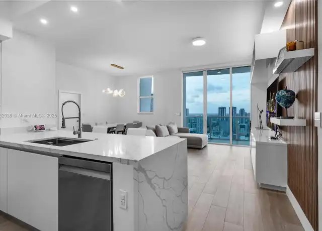 Property at 31 SE 5th St #4315, Miami, FL, 33131, 3 beds, 2.5 baths, [object Object]