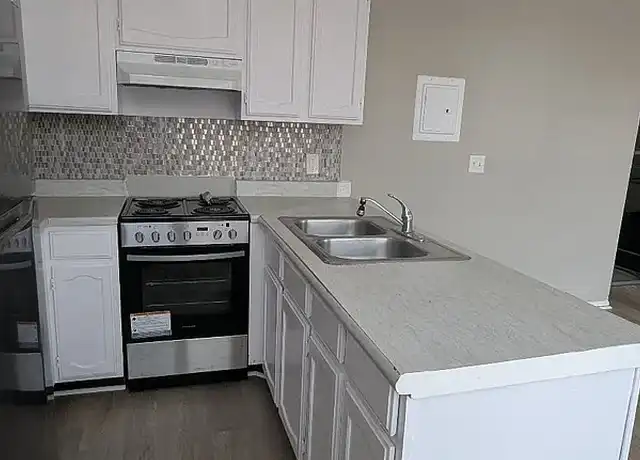 Property at Bluebird apartments - 904 Rice St, St Paul, MN, 55117, 0-1 beds, 1 bath, [object Object]