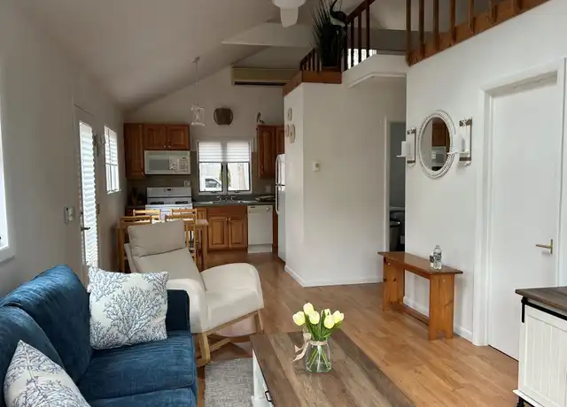 Property at 126 Lynn Ave #7, Hampton Bays, NY, 11946, 2 beds, 1 bath, [object Object]