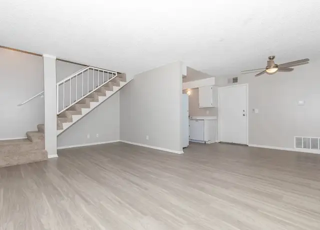 Photo of 43519 Kirkland Ave, Lancaster, CA 93535