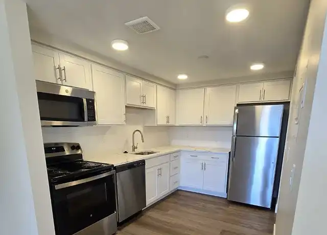 Property at Kimberly Park Apartments - 5930 Stumph Rd, Cleveland, OH, 44130, 1 bed, 1 bath, [object Object]