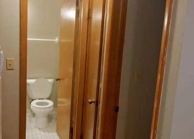 Property at 1112 E Knapp St Unit 3, Milwaukee, WI, 53202, 1 bed, 1 bath, [object Object]