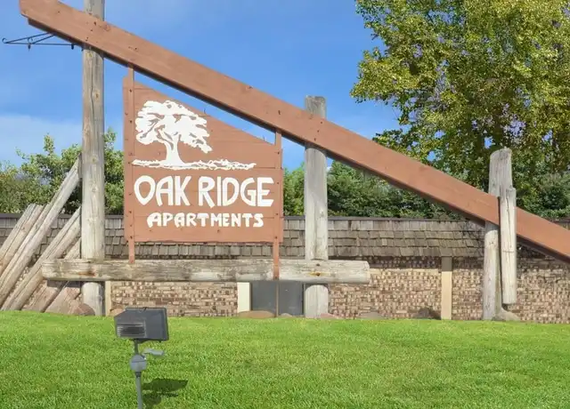 Property at Oakridge Apartments - 640 Oak Ridge Rd, Hopkins, MN, 55305, 1-2 bed, 1 bath, [object Object]