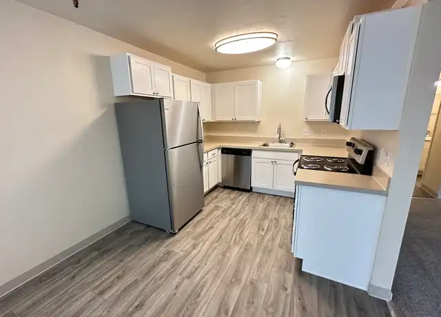 Property at Oak Tree Apartments - 16055 SW 108th Ave, Tigard, OR, 97224, 1 bed, 1 bath, [object Object]