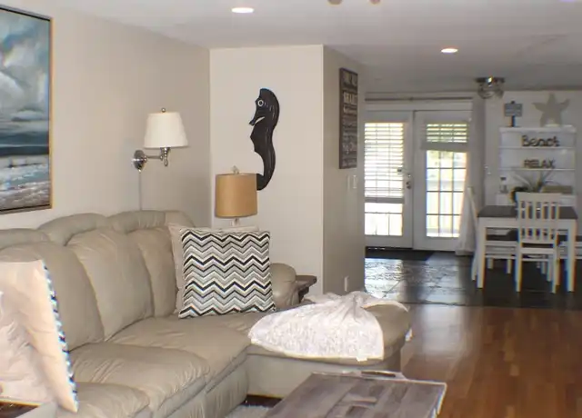 Property at 2 Pearl St Unit 1, Plymouth, MA, 02360, 2 beds, 1 bath, [object Object]