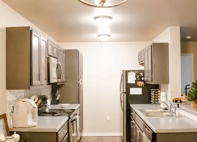 Property at Bryan Properties Springfield North - 840 S Roanoke Ave, Springfield, MO, 65806, 1 bed, 1 bath, [object Object]