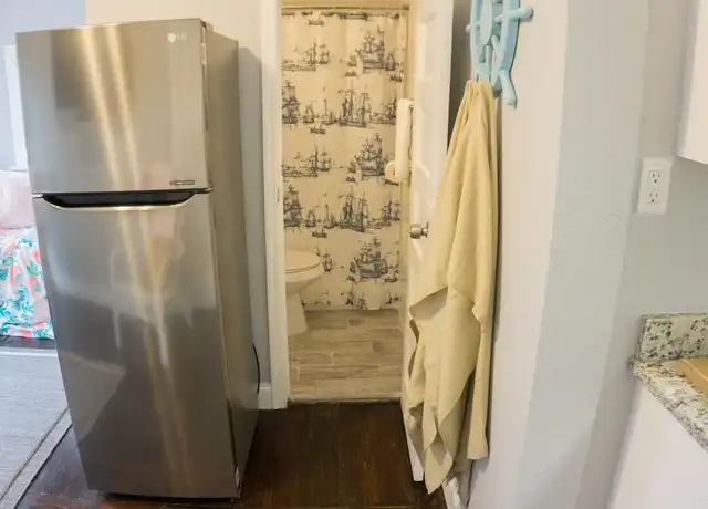 Property at 700 1st St N, St. Petersburg, FL, 33703, 0 beds, 1 bath, [object Object]