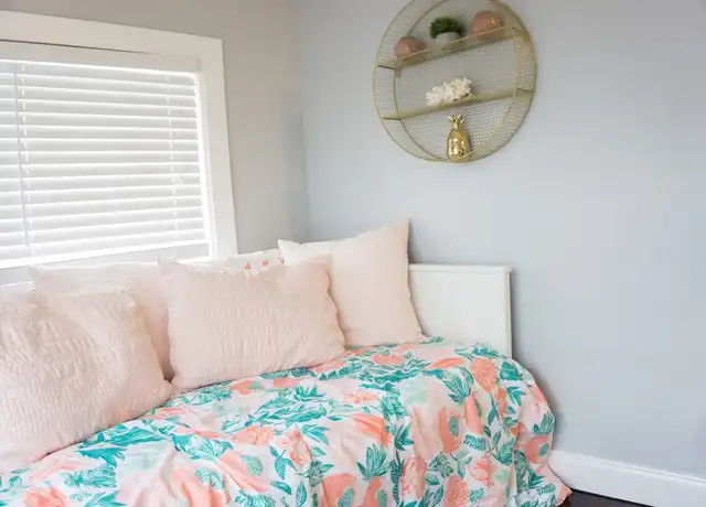 Property at 700 1st St N, St. Petersburg, FL, 33703, 0 beds, 1 bath, [object Object]