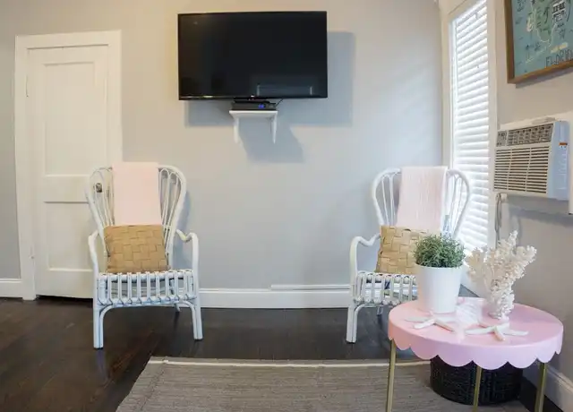Property at 700 1st St N, St. Petersburg, FL, 33703, 0 beds, 1 bath, [object Object]