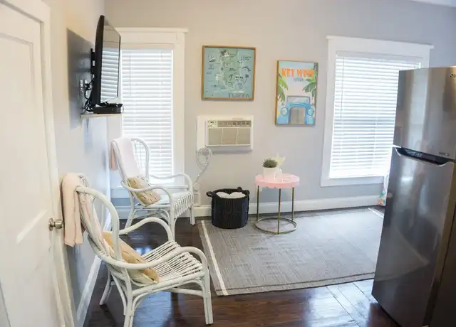 Property at 700 1st St N, St. Petersburg, FL, 33703, 0 beds, 1 bath, [object Object]