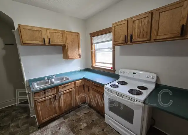 Property at 215 17th St NE, Cedar Rapids, IA, 52402, 2 beds, 1 bath, [object Object]