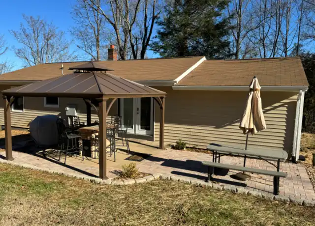 Property at 521 Pond Rd, Asheville, NC, 28806, 4 beds, 2 baths, [object Object]