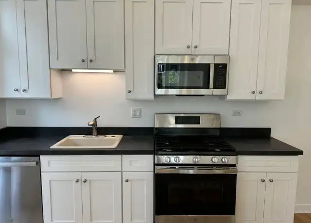 Property at 1634 W 21st St Unit 2 Front, Chicago, IL, 60608, 2 beds, 1 bath, [object Object]