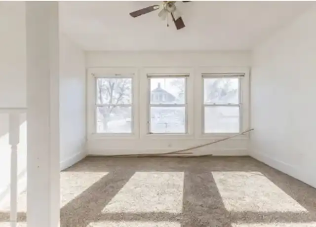Property at 147 Garden St Unit Upstairs, Lansing, MI, 48910, 2 beds, 1 bath, [object Object]