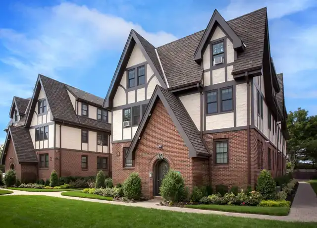 Property at 78 S Clinton Ave Unit 1B, Bay Shore, NY, 11706, 2 beds, 1 bath, [object Object]