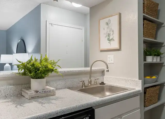Property at Post Oak - 705 Ridgecrest Ct, Norman, OK, 73072, 1-2 bed, 1 bath, [object Object]