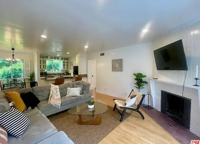 Property at 938 6th St Unit 4, Santa Monica, CA, 90403, 2 beds, 1 bath, [object Object]