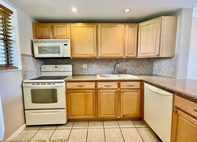 Property at 2324 S Cypress Bend Dr Unit 2322, Pompano Beach, FL, 33069, 1 bed, 1 bath, [object Object]