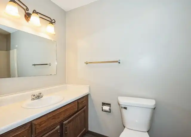 Property at 917 Prince St Unit 1, Grinnell, IA, 50112, 2 beds, 1 bath, [object Object]