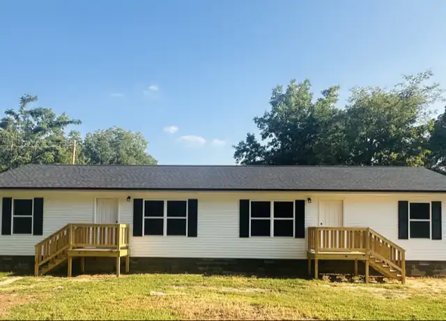 Property at 145 Locust St, McKenzie, TN, 38201, 4 beds, 2 baths, [object Object]