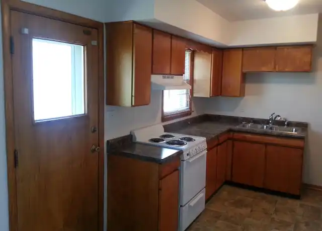 Property at 1207 Royal Dr, Cedar Falls, IA, 50613, 2 beds, 1 bath, [object Object]