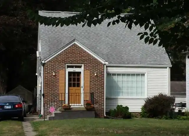 Property at 2445 S Lowell Ave Unit B, Springfield, IL, 62704, 1 bed, 1 bath, [object Object]