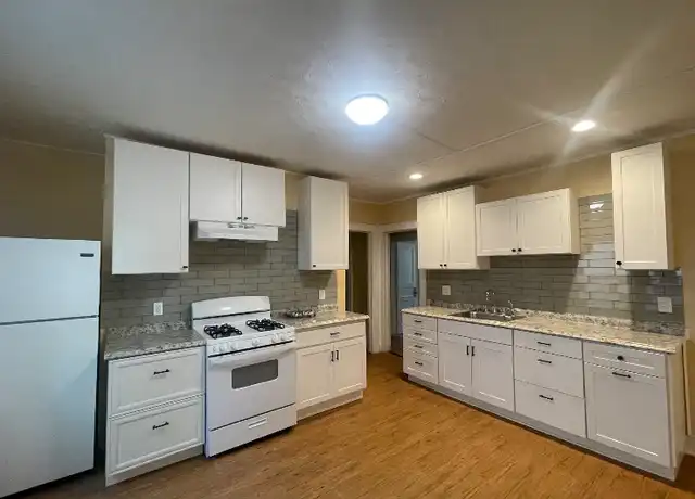 Property at 114 Enfield St Apt 2, Hartford, CT, 06112, 3 beds, 1 bath, [object Object]