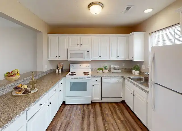 Property at Owens Lake Commons - Student Living Priced Per Room - 6657 Owens Lake Dr, Walbridge, OH, 43465, 2-5 beds, 1-4 bath, [object Object]