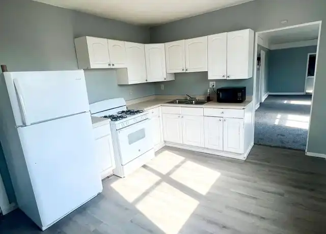 Property at 6120 23rd Ave Unit 2, Kenosha, WI, 53143, 3 beds, 1 bath, [object Object]