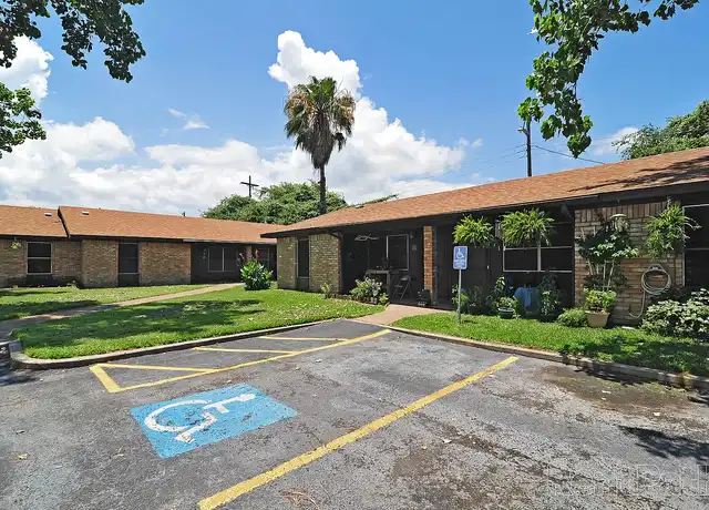 Property at Windwood Apartments - 725 S Young St, Rockport, TX, 78382, 2 beds, 1 bath, [object Object]