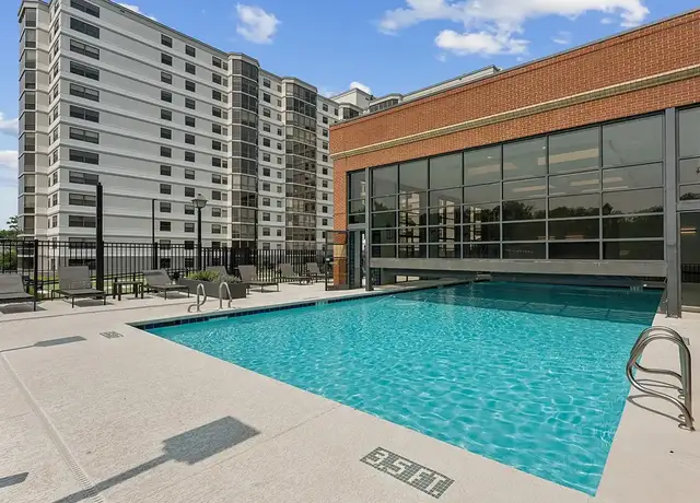 Photo of 5982 Richmond Hwy, Alexandria, VA 22303