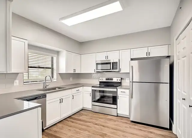 Photo of 5982 Richmond Hwy, Alexandria, VA 22303