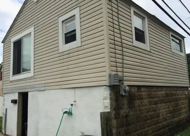 Property at 401 Kenyon Ln, Charleston, WV, 25306, 1 bed, 1 bath, [object Object]