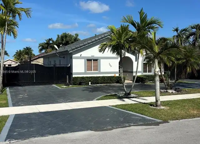 Property at 709 SE 13th Ter, Homestead, FL, 33033, 3 beds, 2 baths, [object Object]