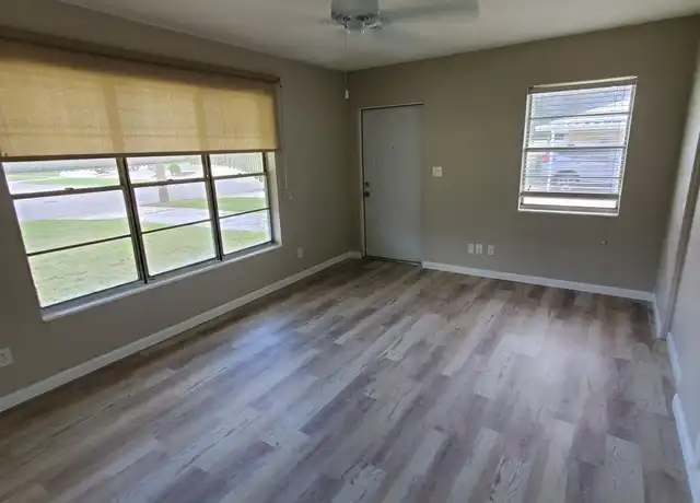 Property at 1318 26th St W, Bradenton, FL, 34205, 2 beds, 1 bath, [object Object]