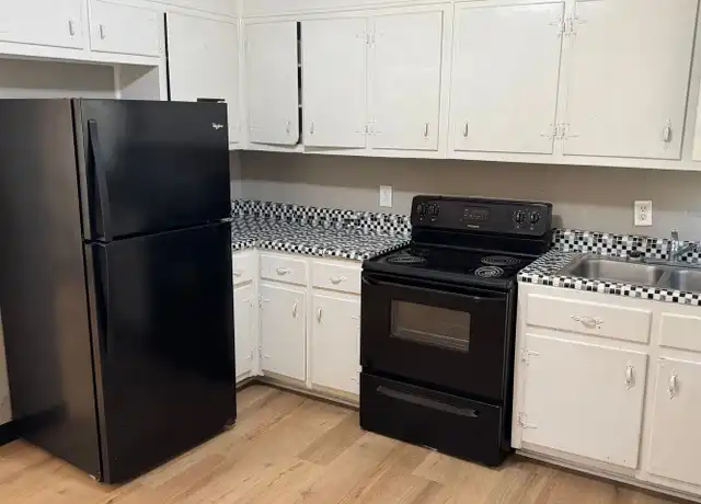 Property at 5 Daniel St, Hampton, GA, 30228, 2 beds, 1 bath, [object Object]